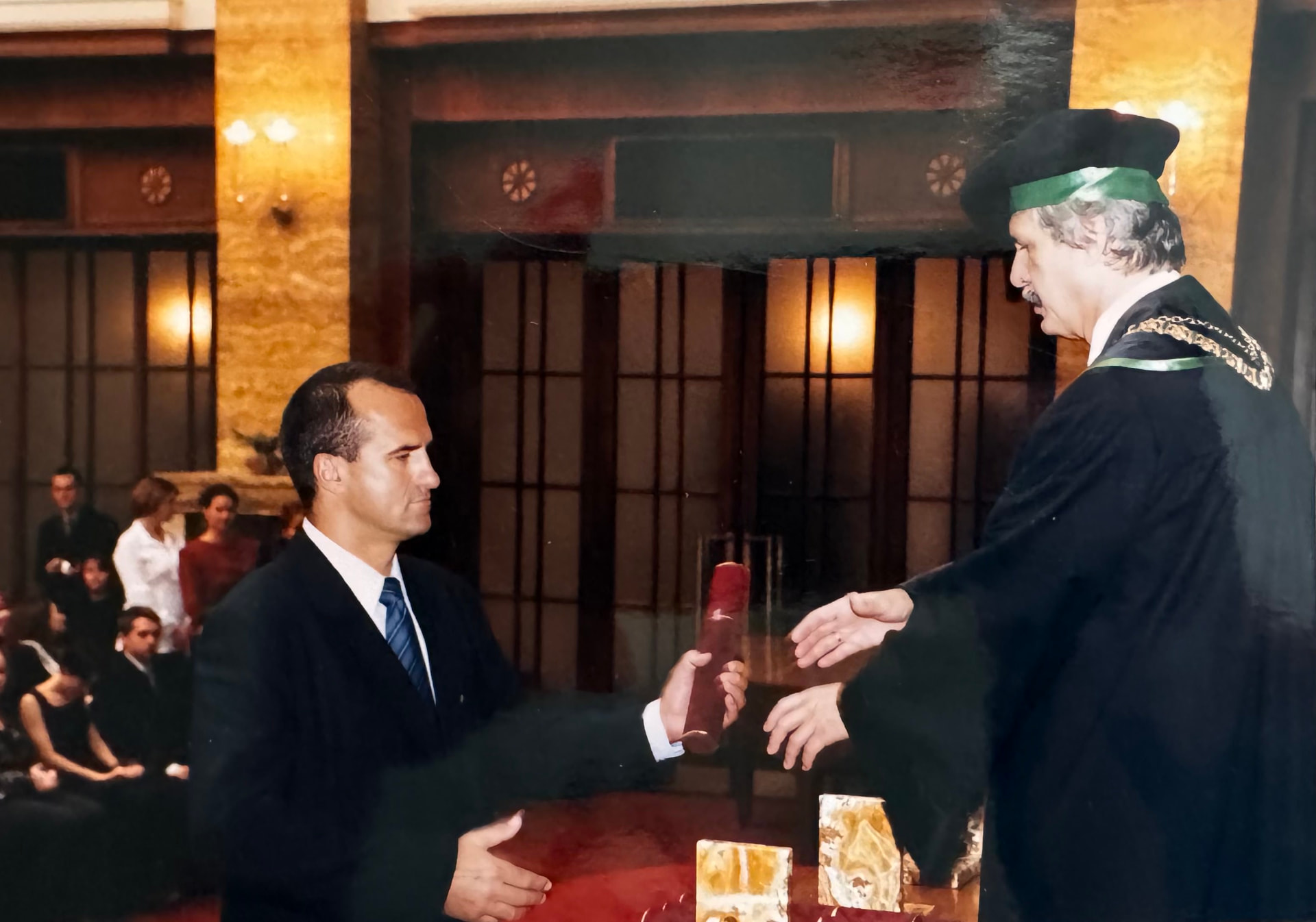 Slávnostný ceremoniál s odovzdávaním diplomu
